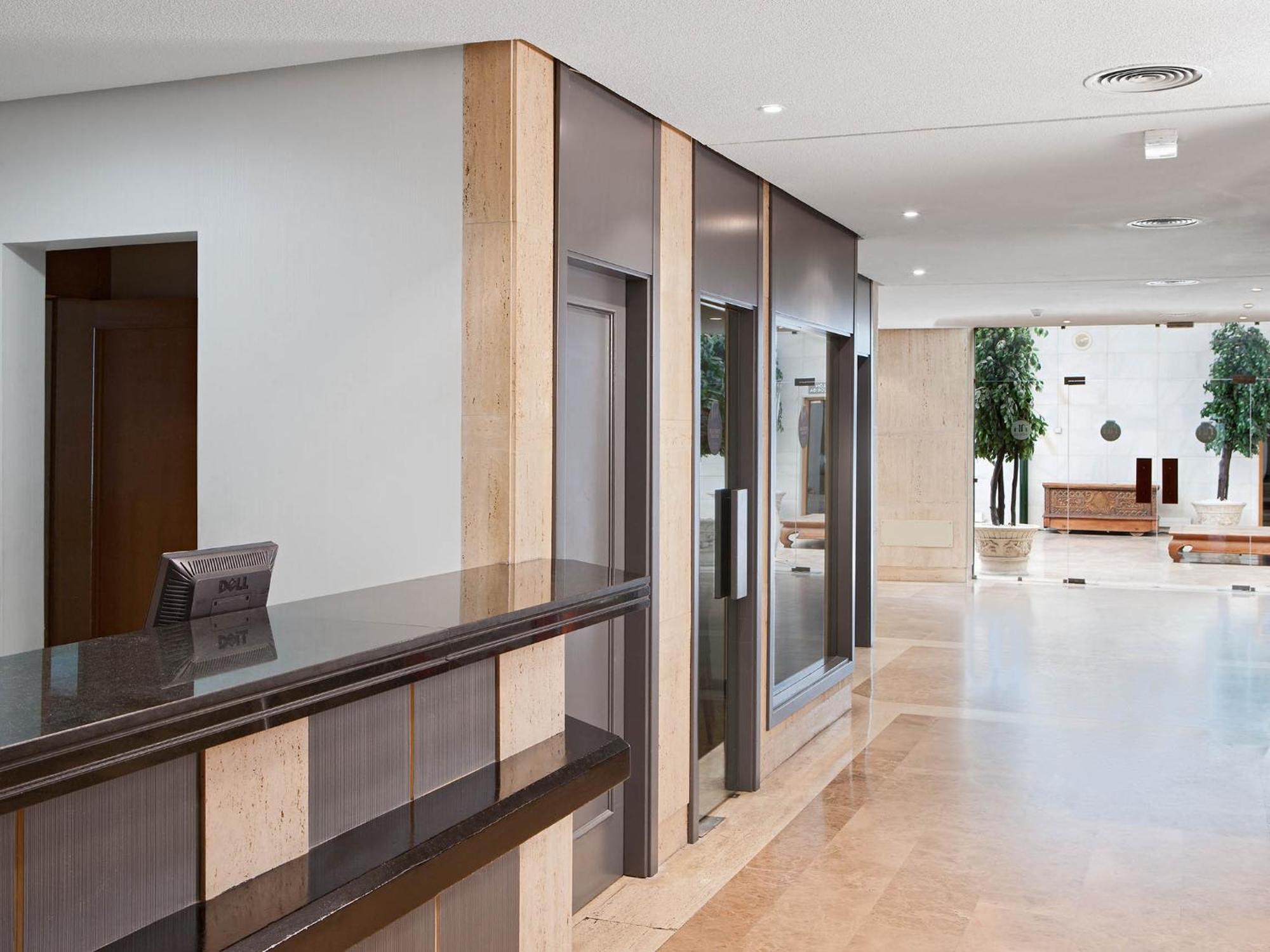 Apartamentos Th Las Rozas Exteriör bild