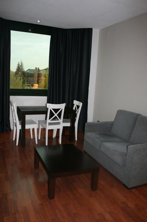Apartamentos Th Las Rozas Exteriör bild