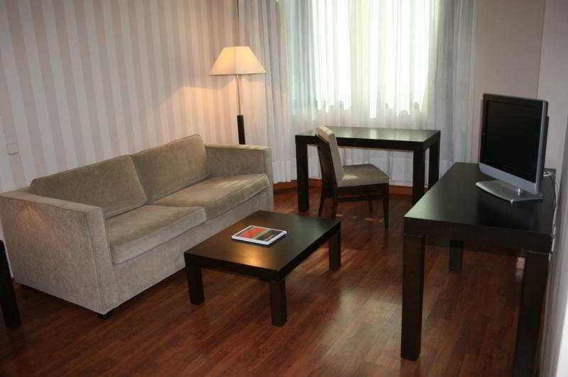 Apartamentos Th Las Rozas Exteriör bild