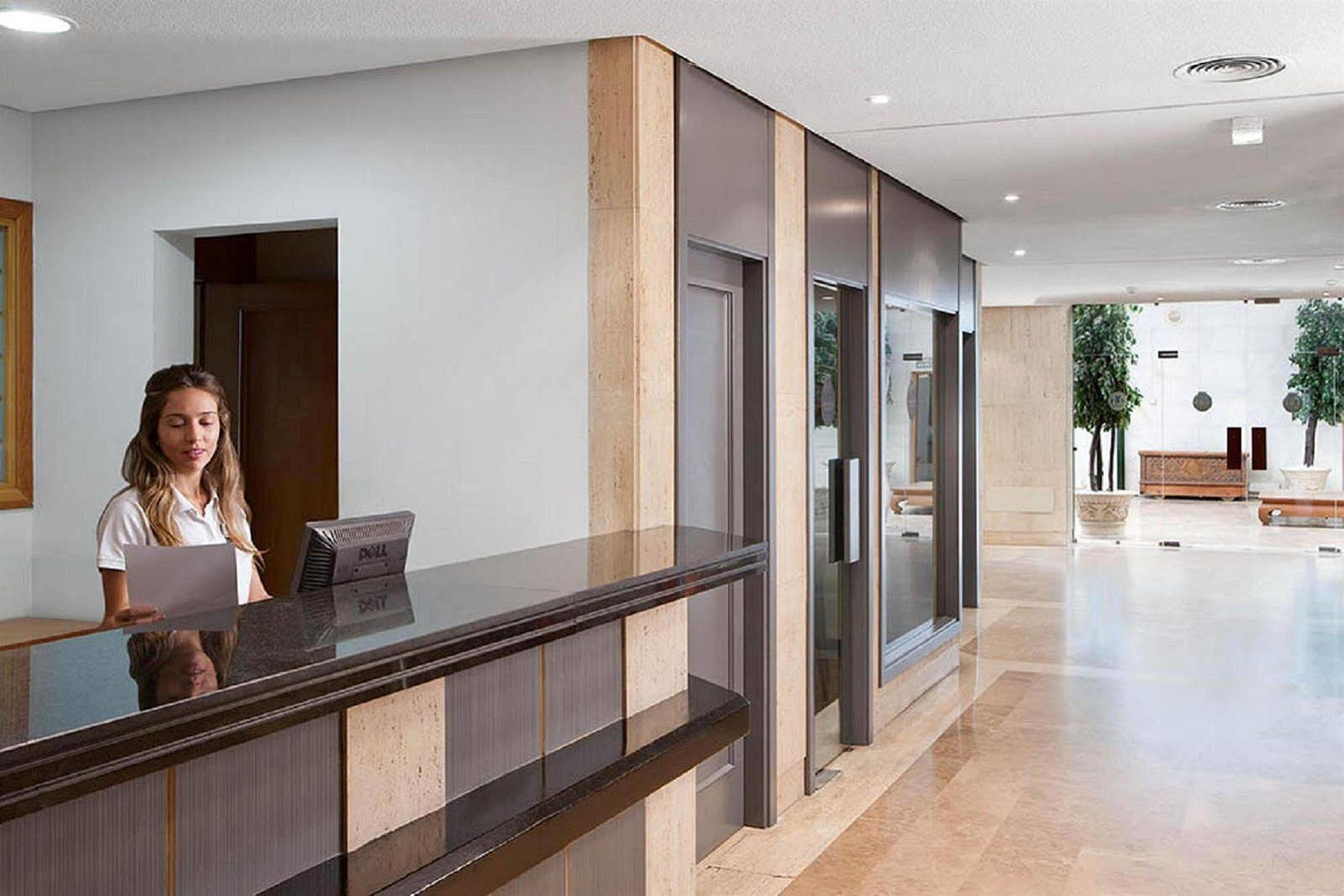 Apartamentos Th Las Rozas Exteriör bild